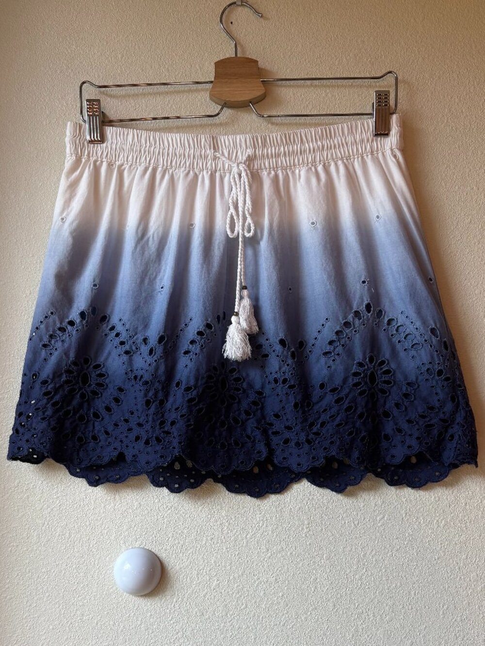 EUC Express 100% Cotton White Navy Blue Ombre Eyelet Mini Skirt Sz Small Petite